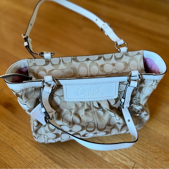 Coach Handbag - Picture 3 of 4